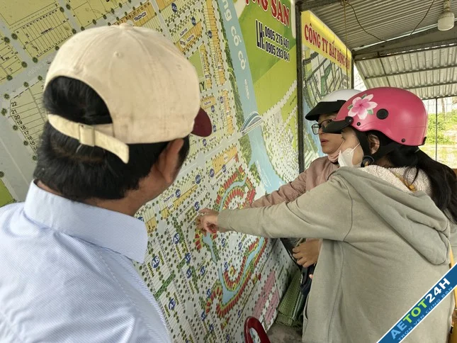 Đổ xô tìm mua nhà đất vùng giáp ranh trước tin đồn sáp nhập-2.webp